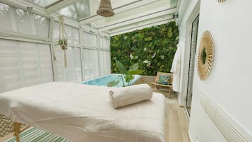 Hot tub, steam room, massages