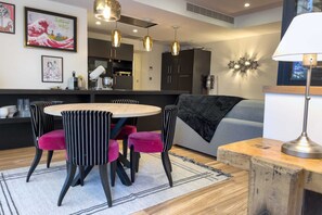 Deluxe-lejlighed - udsigt til gårdsplads - stueetage (L'atelier des artistes) | Spiseområde