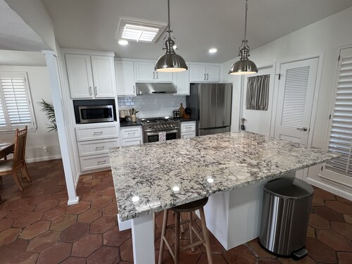 Casa De Ferrari - Charming Westside 3 bedroom 2 bathroom 1,900sf Sleeps 10