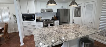 Casa De Ferrari - Charming Westside 3 bedroom 2 bathroom 1,900sf Sleeps 10