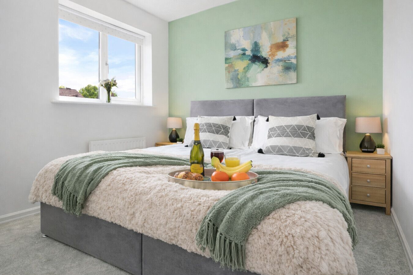 3 chambres, bureau, fer et planche à repasser, lit parapluie