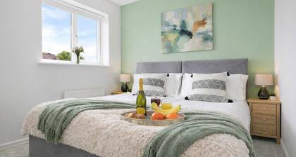 Detached House • Driveway Parking • Fast WiFi • Smart TV • Self-Check-In