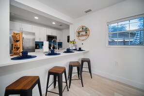 雪櫃、微波爐、焗爐、爐具