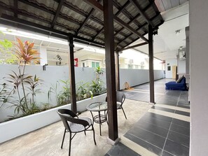 Terrace/patio - Cozy36#10pax#tvbox#nearaeonalmabukitmertajam#10kmbatukawan (Bukit Mertajam)