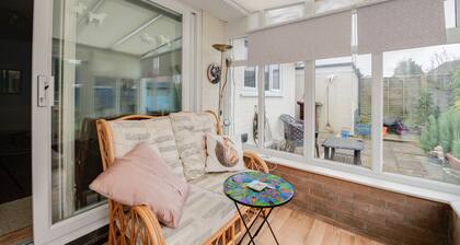 Guest Bungalow Getaway in the Quaint and Historic seaside Village of Felpham