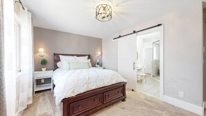 3 bedrooms, WiFi, bed sheets - Luxury home with 3 bedrooms + office + bonus room and dream backyard (Fort Collins)