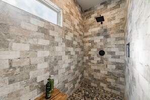 Dusche, Haartrockner, Bademäntel, Handtücher