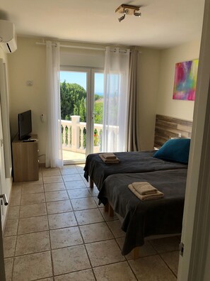 7 makuuhuonetta, silitysrauta/-lauta, ilmainen Wi-Fi, vuodevaatteet