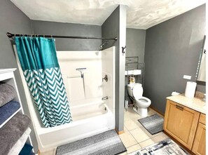 تجهيزات دش، مجففات شعر، مناشف، صابون