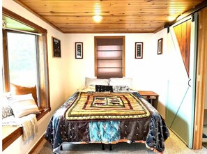 3 عدّة غرف نوم وواي فاي وملاءات أسرّة