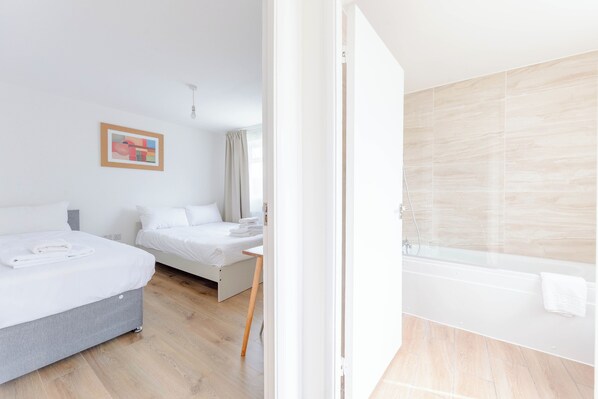 2 chambres, bureau, accès Internet, draps fournis