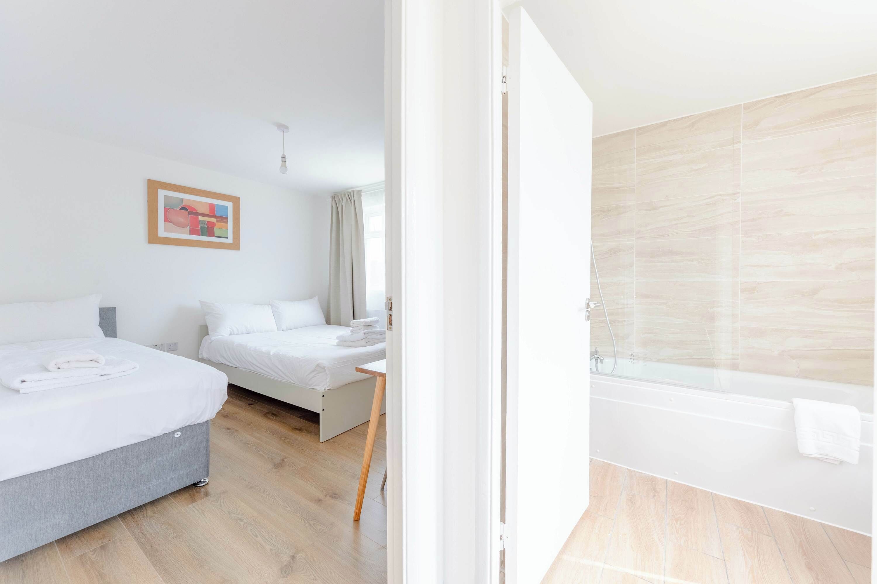 2 bedrooms, desk, internet, bed sheets