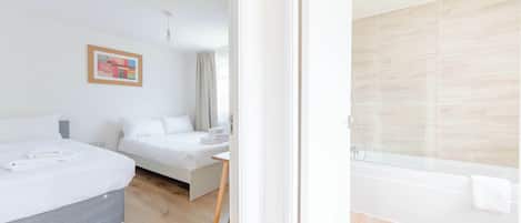 2 bedrooms, desk, internet, bed sheets