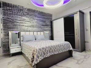 3 Schlafzimmer, Schreibtisch, Bügeleisen/Bügelbrett, kostenloses WLAN