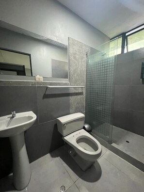Basic Double Room | Bathroom | Shower, rainfall showerhead, towels, soap - Adrian Hotel (Callería)