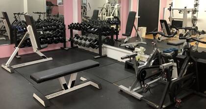 2 Bedroom Condo above Local Gym- Close to Gorge!!!