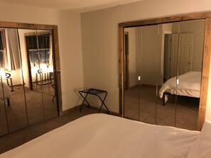 3 bedrooms, iron/ironing board, bed sheets