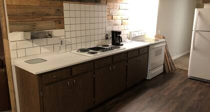 2 Bedroom Condo above Local Gym- Close to Gorge!!!