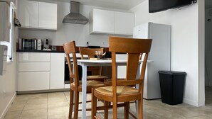 Køleskab, mikrobølgeovn, ovn, kogeplade