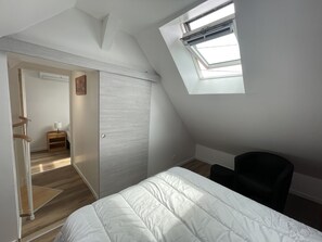 2 slaapkamers, een bureau, geluiddichte muren