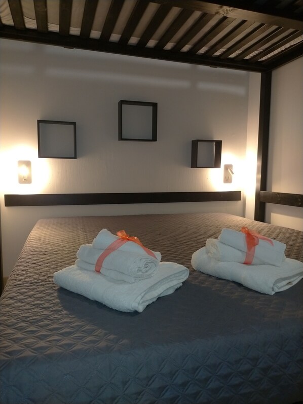 2 bedrooms, desk, iron/ironing board, free WiFi