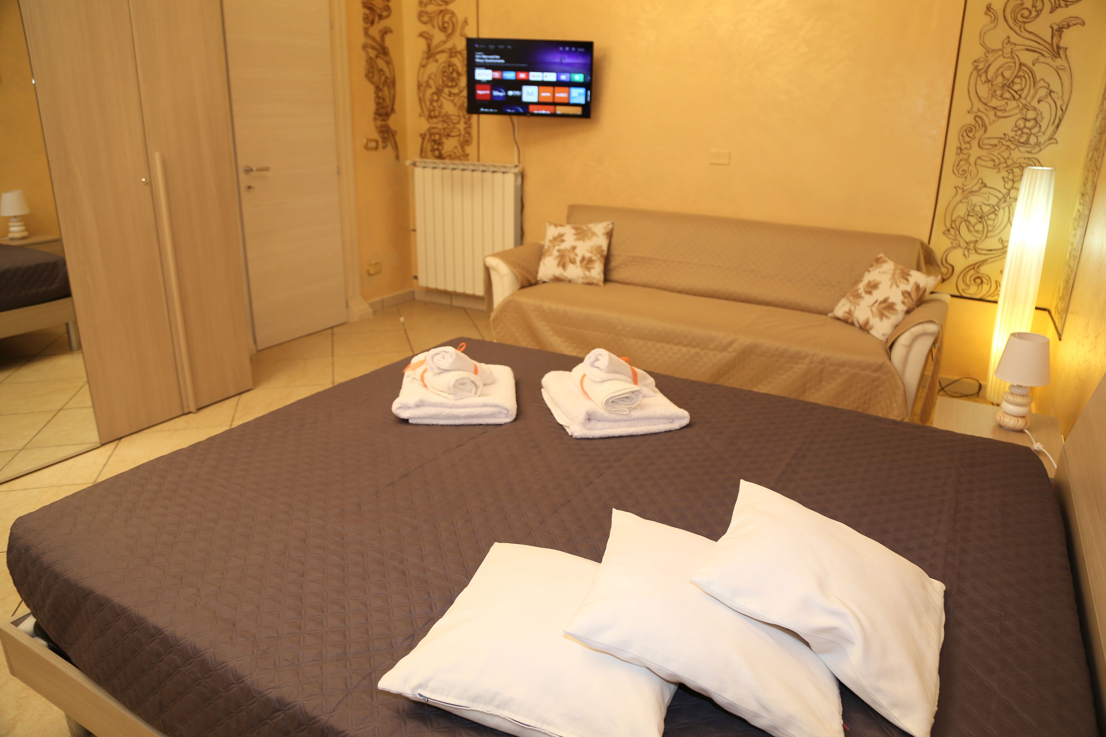 2 Schlafzimmer, Schreibtisch, Bügeleisen/Bügelbrett, kostenloses WLAN