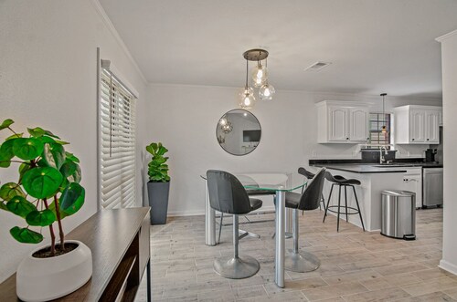 MIRKWOOD- Level Up Your Stay 3/2 House with Arcade in the heart of Baton Rouge