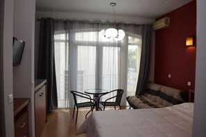 1 chambre, coffres-forts dans les chambres, bureau, Wi-Fi