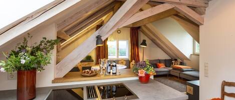 Jääkaappi, uuni, liesi, astianpesukone