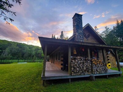 Rustic log cabin on beautiful Maidstone Lake