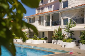Outdoor pool - Stunning Suite in Ölüdeniz with Seaview And Pool (Ölüdeniz)