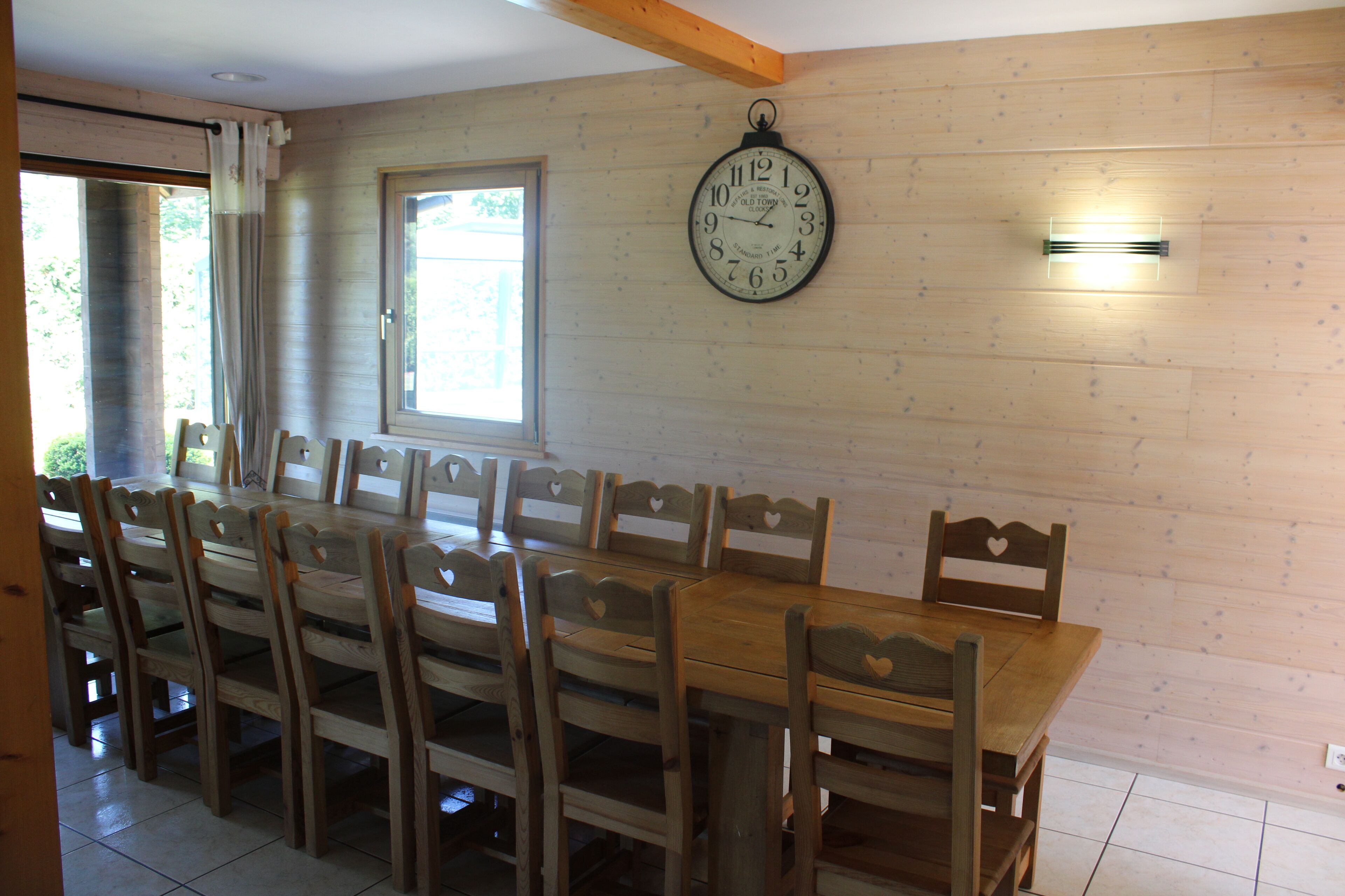 Salle à manger pour 15 personnes