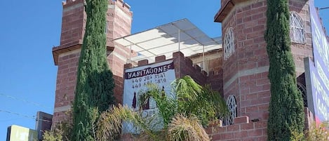 Fachada de la propiedad