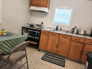 Private kitchen - Cozy spacy Tea House has everything ready for you. (Tampa)
