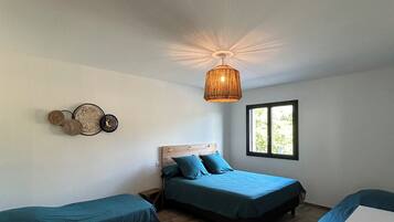 3 slaapkamers, een strijkplank/strijkijzer, gratis wifi, beddengoed