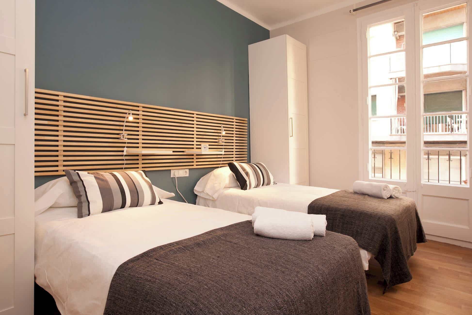 3 habitaciones, tabla de planchar con plancha, wifi y ropa de cama 