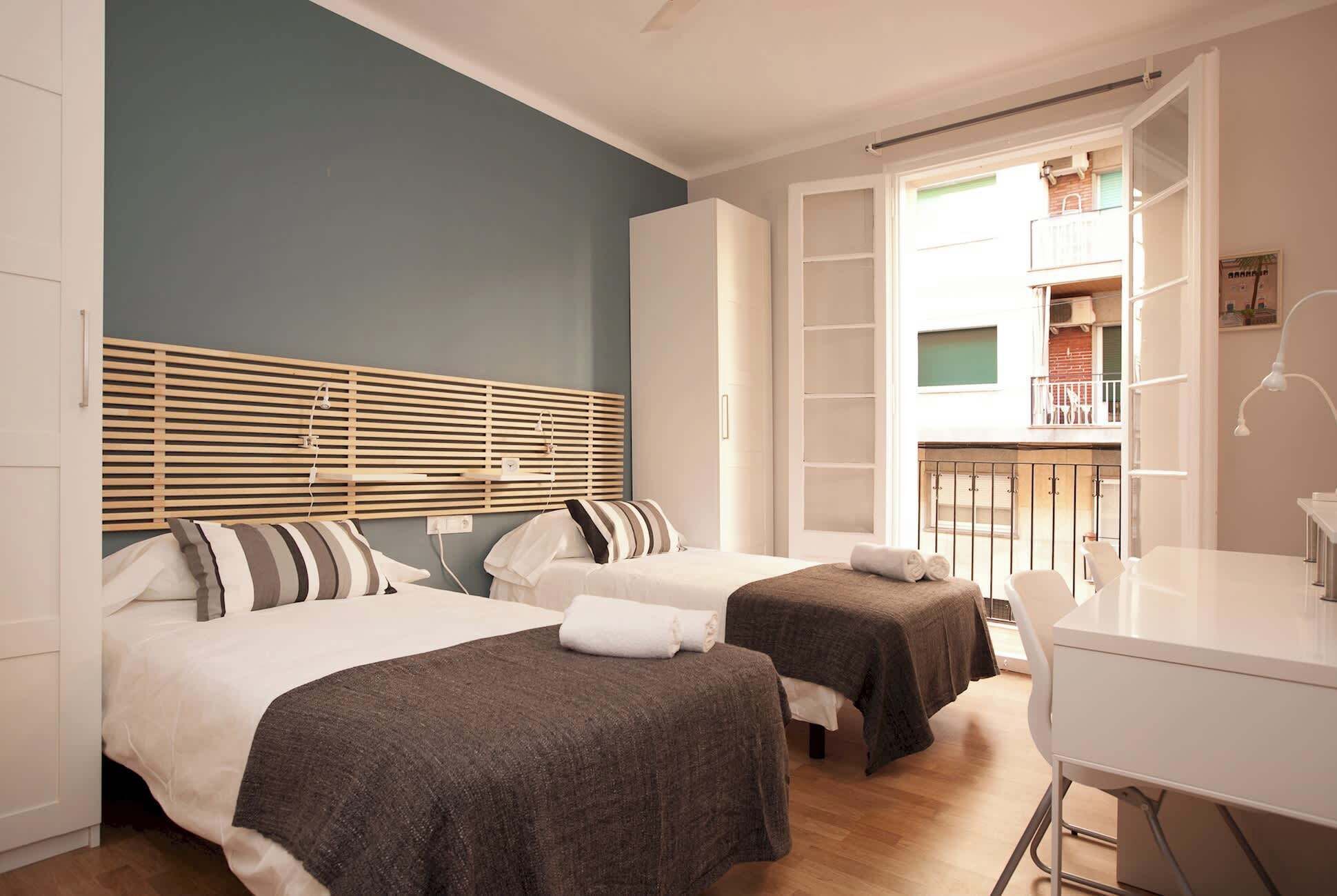 3 habitaciones, tabla de planchar con plancha, wifi y ropa de cama 