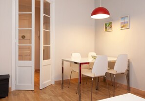 Dining - BC0RS002V2 - VP 2  - Three Bedroom Apartment, Sleeps 6 (Barcelona)