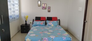 1 bedroom, in-room safe, desk, iron/ironing board - A Sea & Valley View Independent Bungalow Surrounded By Lush Greenery (Dapoli)