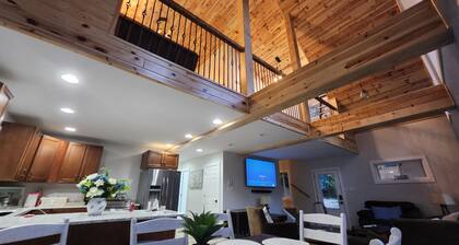 Newly built 4-bedroom cottage w/ WiFi & AC next to dunes, Lake Michigan & beach