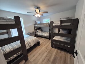 4 bedrooms, WiFi, bed sheets