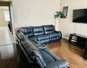 Living area - Large 5 Bedroom Home with lots of space for a big family or group. (North Las Vegas)