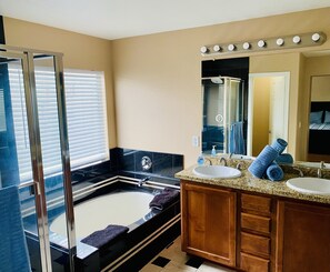 Bathroom - Large 5 Bedroom Home with lots of space for a big family or group. (North Las Vegas)