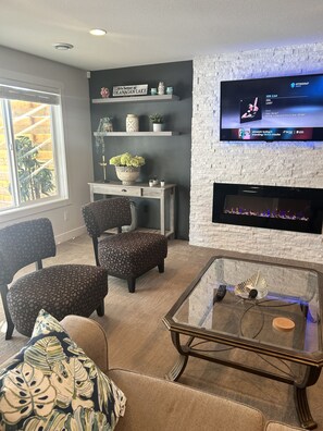 Televisión y chimenea