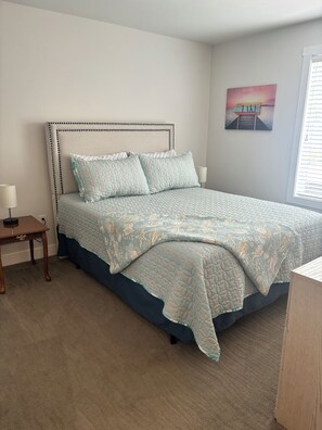 2 makuuhuonetta, silitysrauta/-lauta, ilmainen Wi-Fi, vuodevaatteet