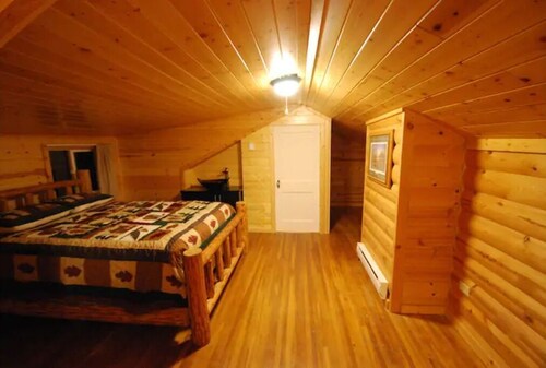 Black Bear Lodge Room