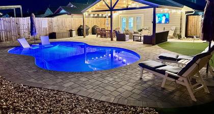 New Reno! Optional htd private Pool! Close to Bch! Pet Friendly! Putting green!