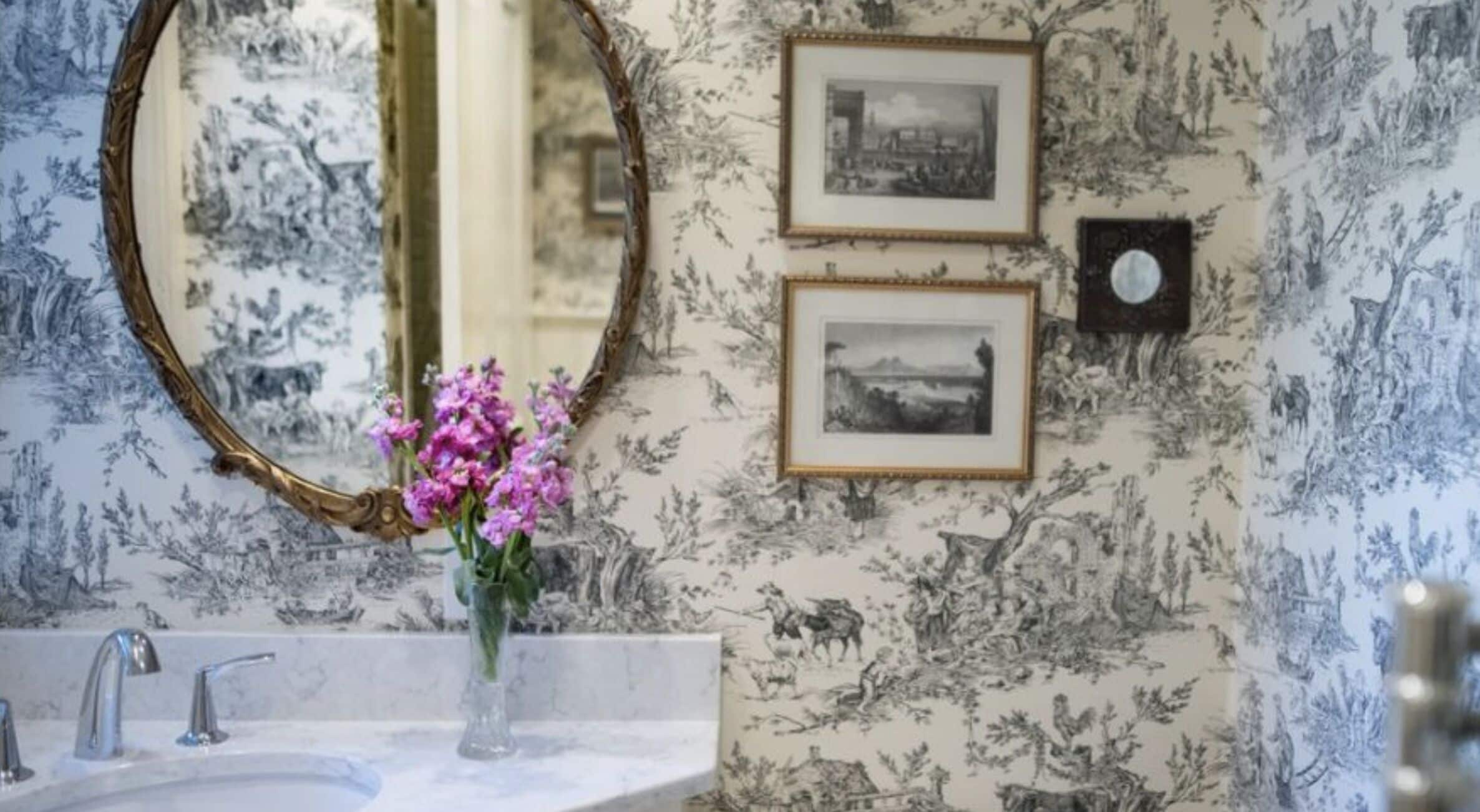 Ducha, secador de pelo, batas, toallas