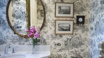 Room | Bathroom | Shower, hair dryer, bathrobes, towels