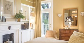 Room | Individually decorated, individually furnished, iron/ironing board - Catherine Ward House Inn (Savannah)